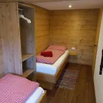 Hennleiten Hof 아파트 *